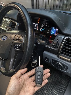 รับทำกุญแจ Ford Everest